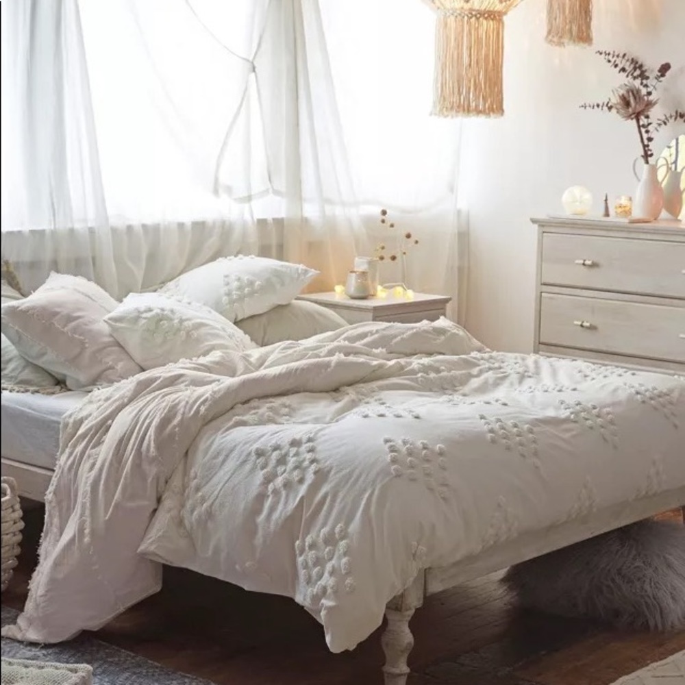 Urban Outfitters Geo Tufted Duvet Cover - Ivory Queen